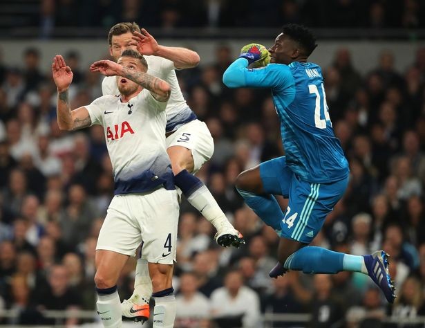 Cận cảnh chấn thương kinh dị của sao Tottenham trước Ajax - ảnh 1