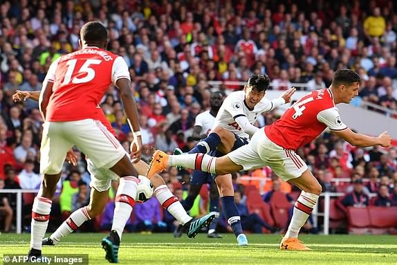 VAR 'lên tiếng', Arsenal chia điểm với Tottenham - ảnh 13