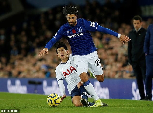 Tiền đạo Hàn Quốc trả đũa khiến sao Everton gãy gập chân Tien dao Han Quoc tra dua khien sao Everton gay gap chan