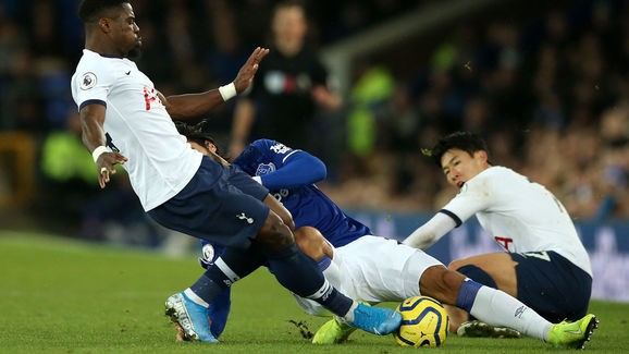 Tiền đạo Hàn Quốc trả đũa khiến sao Everton gãy gập chân Tien dao Han Quoc tra dua khien sao Everton gay gap chan