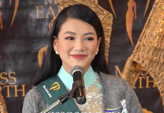 Không chỉ vậy, tân Hoa hậu Trái đất 2018 còn nổi bật nhờ hữu một gương mặt ngọt ngào, duyên dáng đậm chất Á Đông cùng kĩ năng giao tiếp vô cùng khéo léo.