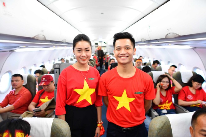 Những cung bậc cảm xúc của CĐV ở chung kết lượt đi AFF Cup - ảnh 73