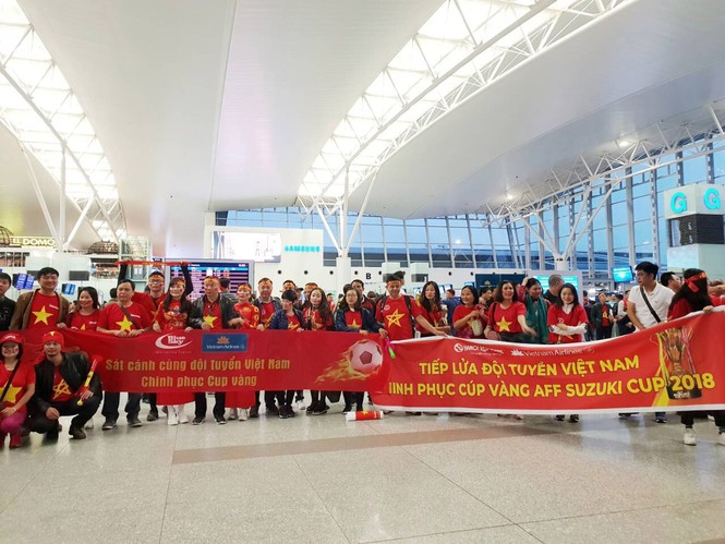 Những cung bậc cảm xúc của CĐV ở chung kết lượt đi AFF Cup - ảnh 74