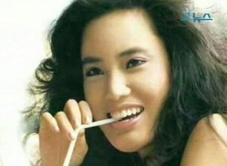 'Ca sĩ nghiện dao kéo' xứ Hàn chết trong cô độc ở tuổi 57 - ảnh 1