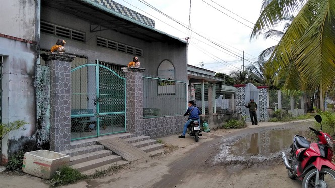 Tạm giữ 90 xe máy trong kho của tiệm cầm đồ ở Tiền Giang - ảnh 1
