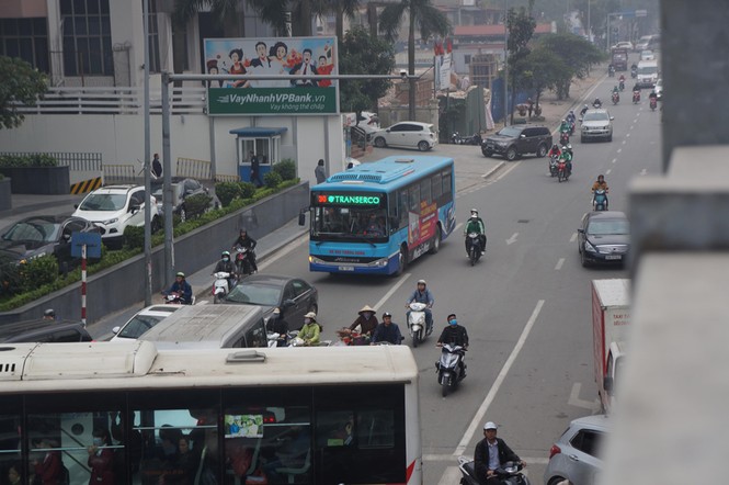 'Ngạt thở' với giao thông Hà Nội những ngày cận Tết - ảnh 11