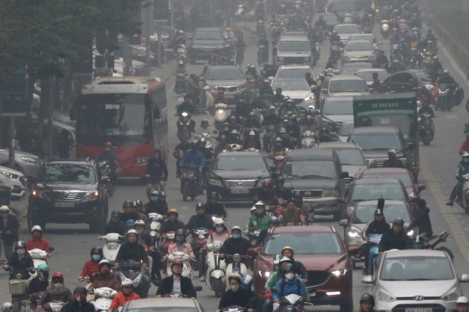 'Ngạt thở' với giao thông Hà Nội những ngày cận Tết - ảnh 4