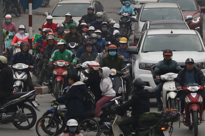 'Ngạt thở' với giao thông Hà Nội những ngày cận Tết - ảnh 9