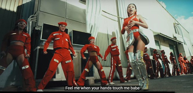 Lại nóng vụ hở bạo trong MV mới của Tóc Tiên - ảnh 8