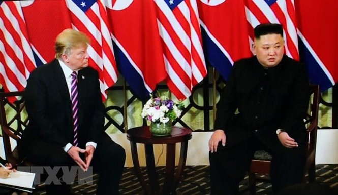 Buổi gặp đầu tiên của ông Trump và ông Kim diễn ra thế nào? - ảnh 8