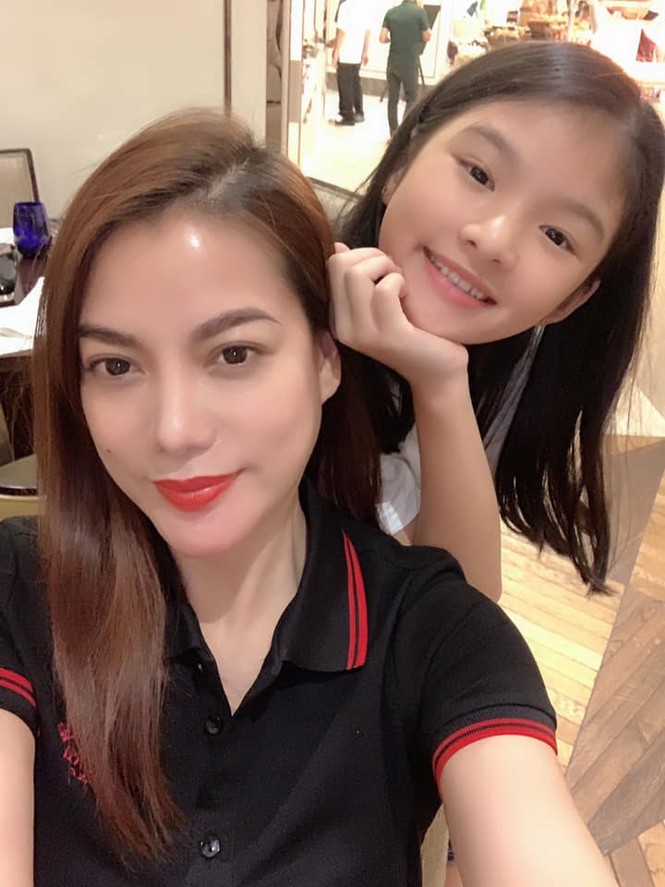 Con gái Trương Ngọc Ánh và Trần Bảo Sơn xinh đẹp, thần thái khác biệt - ảnh 2