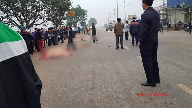 Hãi hùng hiện trường xe khách đâm chết ít nhất 7 người đi đưa tang ở Vĩnh Phúc - ảnh 2