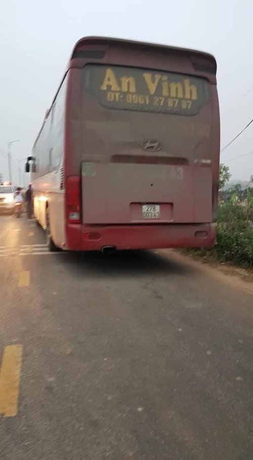 Hãi hùng hiện trường xe khách đâm chết ít nhất 7 người đi đưa tang ở Vĩnh Phúc - ảnh 7