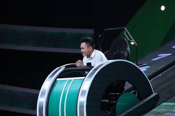 Con trai Hoài Linh bất ngờ tham gia gameshow ở Việt Nam - ảnh 4