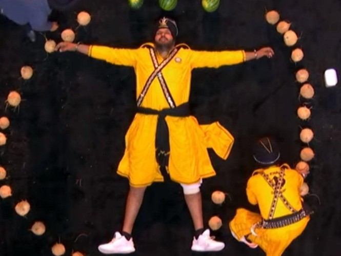 'America’s Got Talent' xuất hiện tiết mục phải có 'thần kinh thép' mới dám xem - ảnh 2