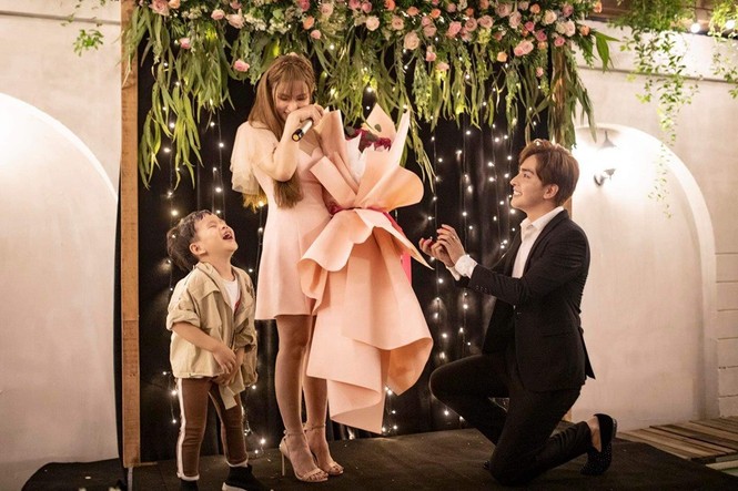 Showbiz 22/6: Bất ngờ với nghề nghiệp của vợ MC Lại Văn Sâm - ảnh 7