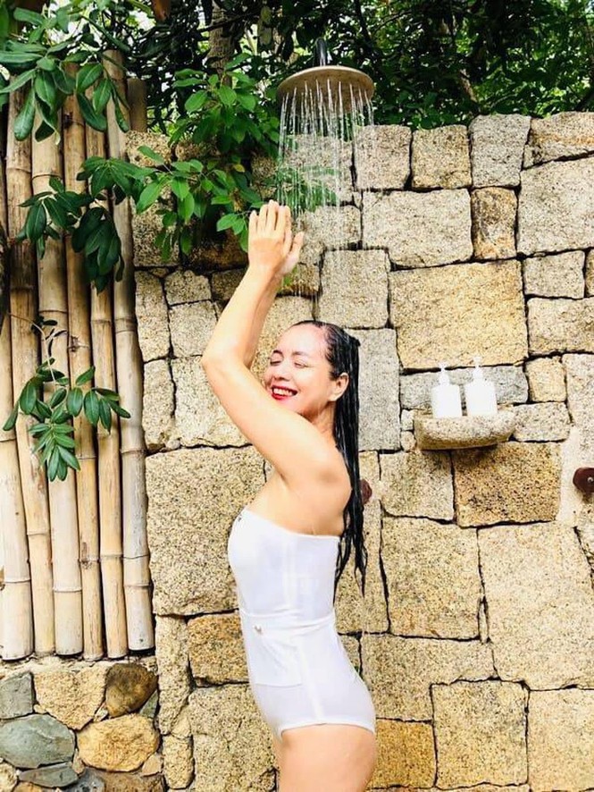 Nghệ sĩ Chiều Xuân lại khoe ảnh bikini siêu gợi cảm, đáng ngưỡng mộ ở tuổi 52 - ảnh 7