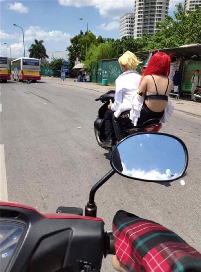 Trang phục như đi biển ở siêu thị, người phụ nữ bị chỉ trích về 'văn hoá ăn mặc' - ảnh 2