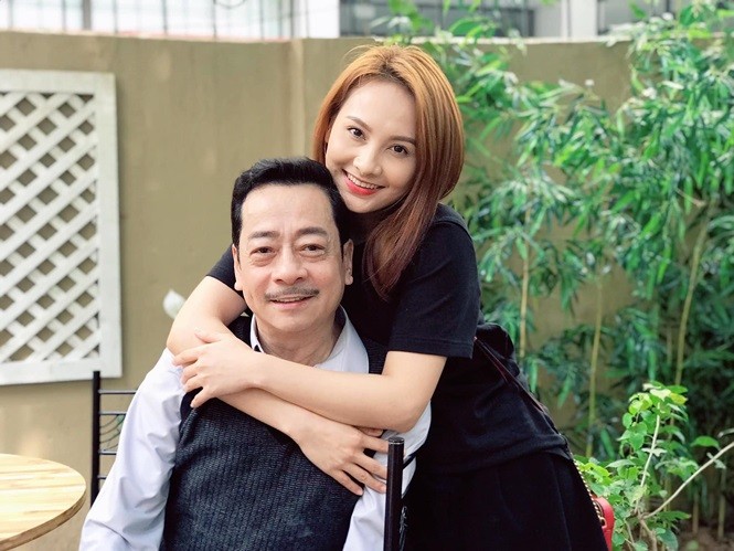 Showbiz 24/7: Bảo phim 'Về nhà đi con' bị ngã cầu thang dẫn đến rạn xương - ảnh 4