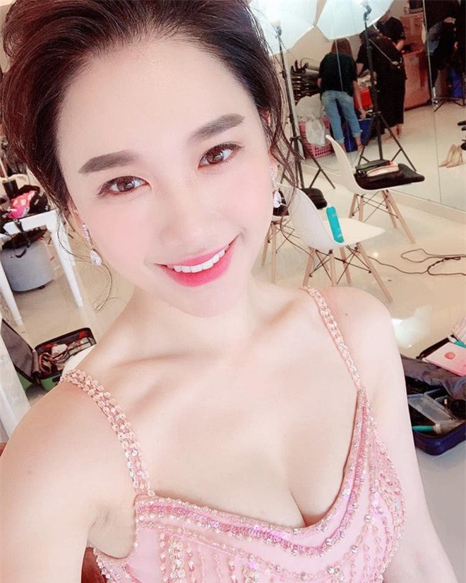 Hari Won khoe ảnh ngực đầy nóng bỏng 'đốt' mắt fan - ảnh 8