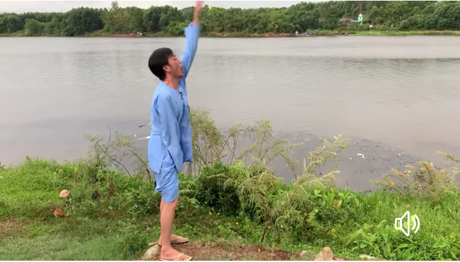 Thích thú với phong cách gọi đò đặc biệt của Hoài Linh - ảnh 2
