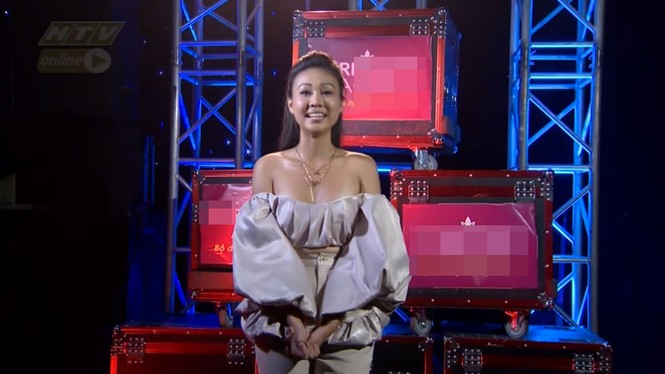 Người đẹp Như Trần bị chỉ trích vì mặc hớ hênh suýt lộ ngực trên truyền hình HTV - ảnh 6