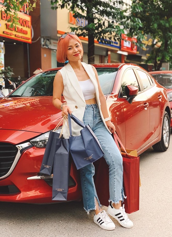 Loạt ảnh sexy mới của MC Hoàng Linh gây tranh cãi - ảnh 4