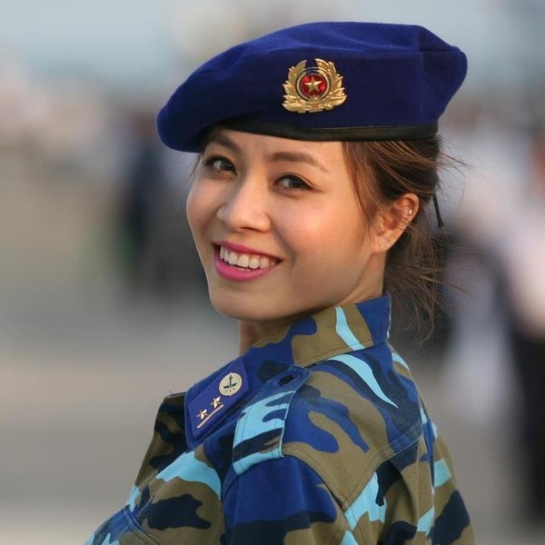 Loạt ảnh sexy mới của MC Hoàng Linh gây tranh cãi - ảnh 10