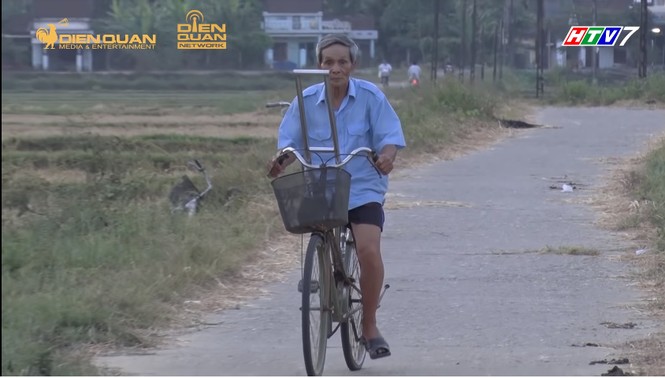 Xót xa ông khuyết tật nuôi cháu mồ côi vì cha mẹ bị HIV, con bị chất độc da cam - ảnh 3