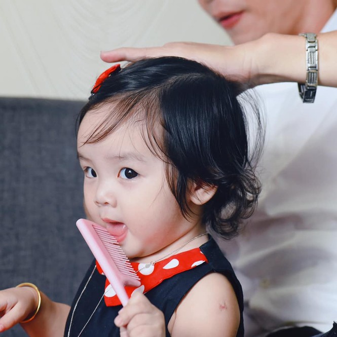 Vợ Hoài Lâm chính thức công khai diện mạo xinh như búp bê của con gái - ảnh 6