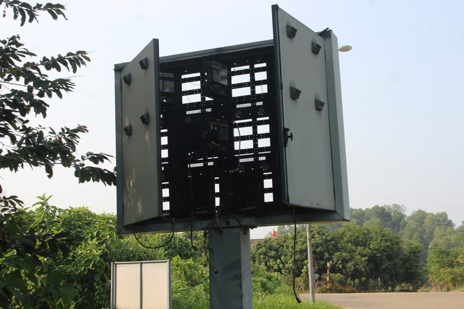 Cảnh tan hoang, rậm rạp của một số công trình tại làng Văn hóa - Du lịch các dân tộc - ảnh 19