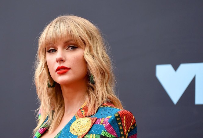 MC đình đám Trung Quốc bị dọa giết vì fan nghi ngờ đụng chạm người Taylor Swift - ảnh 5