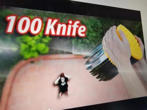 Phẫn nộ với video thả dao từ trên cao xuống của YouTuber nhiều sub nhất Việt Nam - ảnh 3