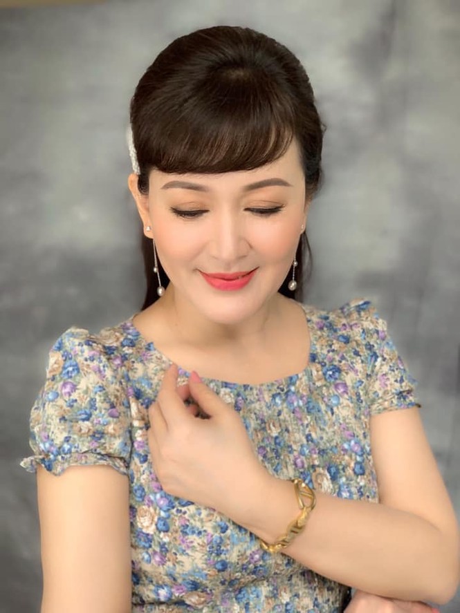 NSND Minh Hoà đính chính tuổi và tin đồn là bồ của NSND Hoàng Dũng - ảnh 1