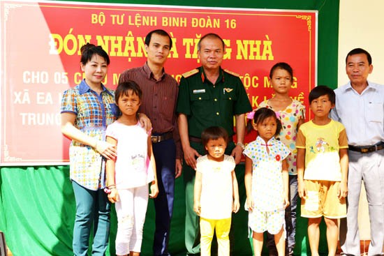 Lễ cưới con gái đặc biệt của Binh đoàn - ảnh 1