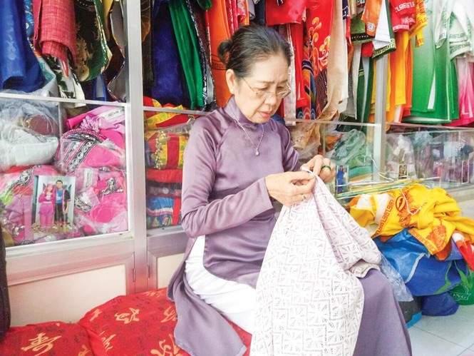 Đi tìm áo dài Sài thành xưa qua lời kể cụ Đào - ảnh 1