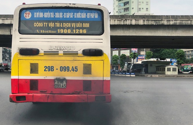 Nhiều đường phố Hà Nội lại chìm trong khói bụi - ảnh 7