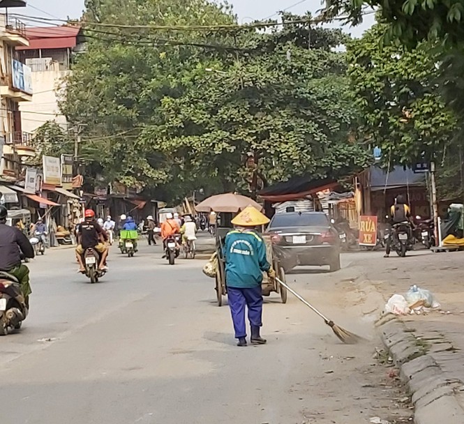 Nhiều đường phố Hà Nội lại chìm trong khói bụi - ảnh 8