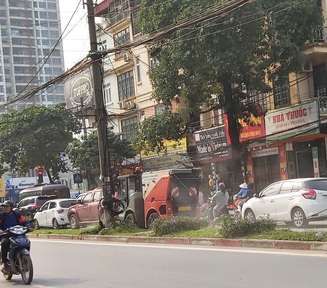 Nhiều đường phố Hà Nội lại chìm trong khói bụi - ảnh 9