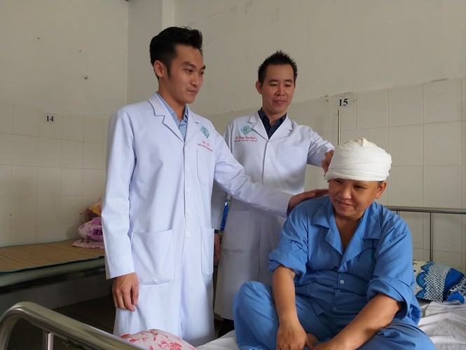Nữ bệnh nhân kể lại giây phút kinh hoàng bị máy xay xát lóc da đầu - ảnh 1 Nữ bệnh nhân kể lại giây phút kinh hoàng bị máy xay xát lóc da đầu - ảnh 1