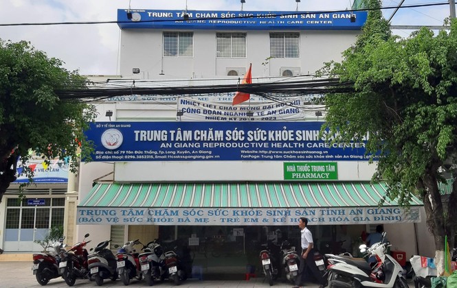 Cách chức Giám đốc Trung tâm Chăm sóc sức khỏe sinh sản An Giang - ảnh 1