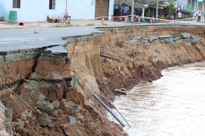 Đề xuất hàng trăm tỷ giải cứu quốc lộ ở An Giang đang bị sông 'nuốt chửng' - ảnh 1