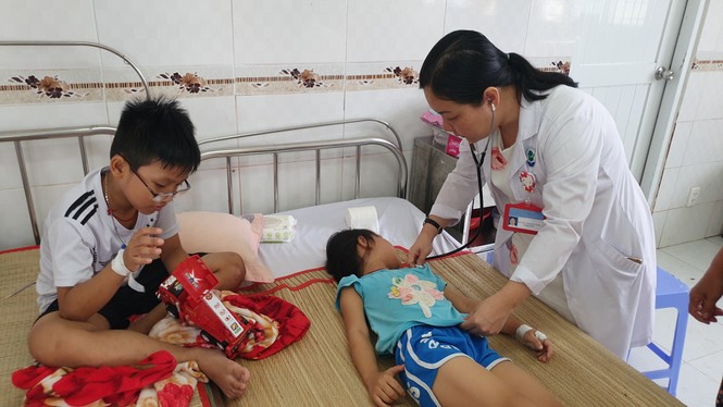 5 mẹ con ngộ độc thuốc trừ cỏ sau mâu thuẫn gia đình - ảnh 2