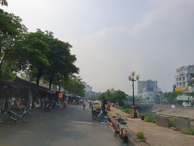 Tiểu thương chật vật sau khi chợ đầu mối Ngã Tư Sở giải tỏa - ảnh 3