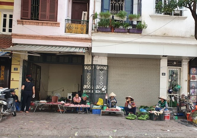 Tiểu thương chật vật sau khi chợ đầu mối Ngã Tư Sở giải tỏa - ảnh 4
