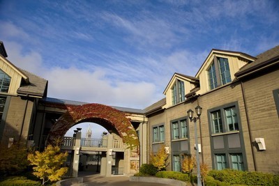 2. Trường kinh doanh Haas, Đại học Califonia, Berkeley Tỷ lệ sinh viên có việc làm sau 3 tháng tốt nghiệp: 93% Mức lương khởi điểm bình quân: 116.000 USD