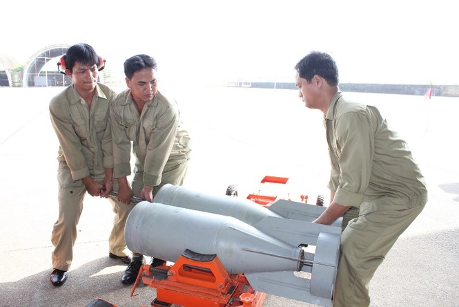 Bom thông thường