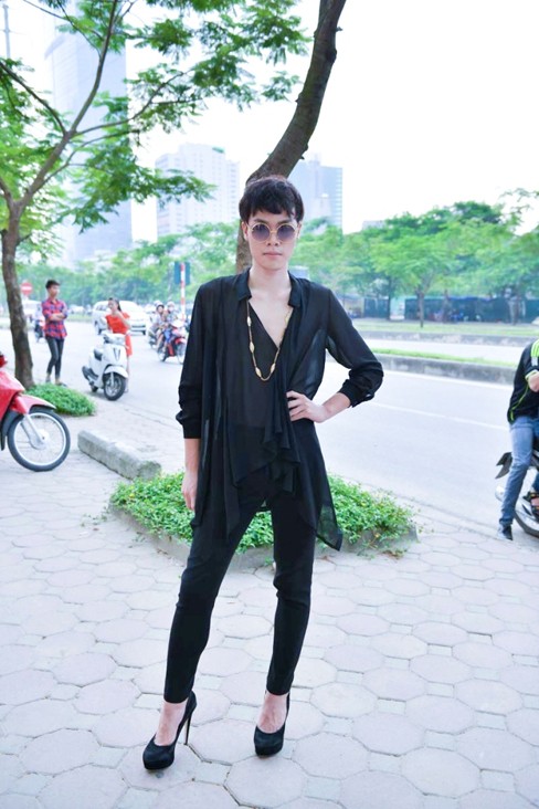 Một thí sinh với trang phục mang phong cách unisex