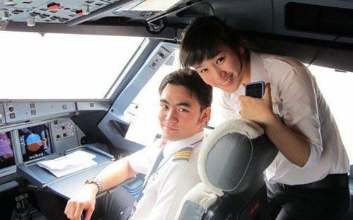 Trang Nhung kết hôn năm 24 tuổi với người bạn học, cũng là phi công. Do là đồng nghiệp nên Nhung và chồng có thể cùng nhau chia sẻ và giúp đỡ trong cuộc sống cũng như trong công việc. Hiện tại vợ chồng Trang Nhung đã có một con trai 17 tháng tuổi