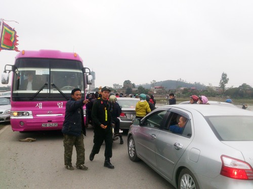 Lực lượng CSGT, CSCĐ, dân quân tự vệ được huy động tối đa để phân luồng giao thông